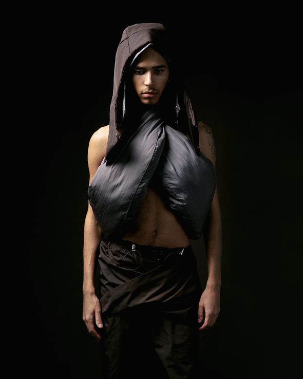 PUFFED VEST WITH PACKABLE HOOD AND HIDDEN POCKETS (CLAY)