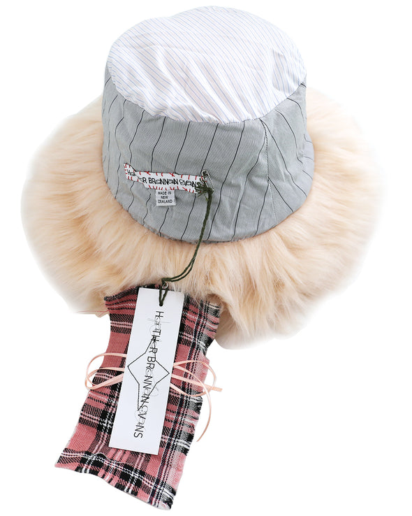 EARTH HAT WITH FLUFFY KEYCHAIN (LIGHT BLUSH)
