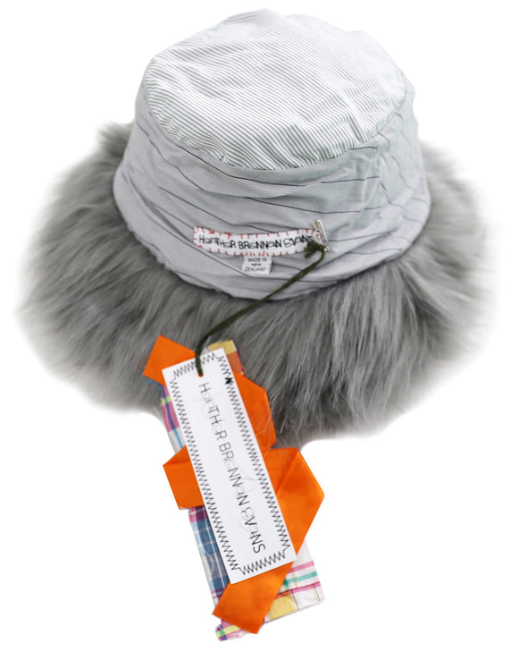 EARTH HAT WITH FLUFFY KEYCHAIN (SMOKE)