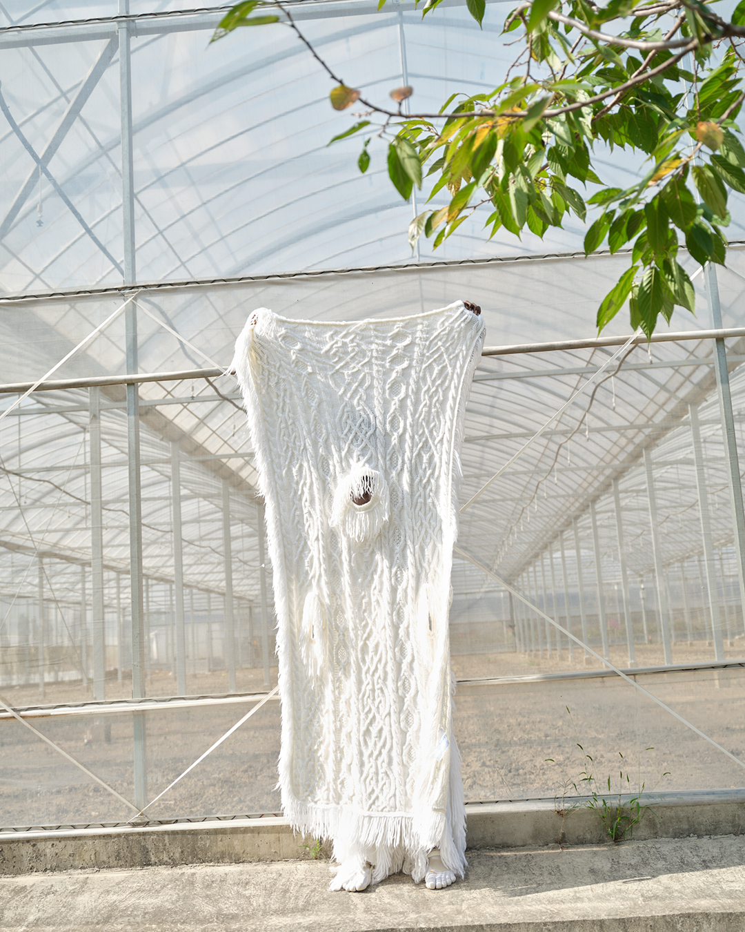 NUTEMPEROR - PONCHO SWEATER (WHITE) | RADD LOUNGE NUTEMPEROR - PONCHO SWEATER (WHITE) | RADD LOUNGE