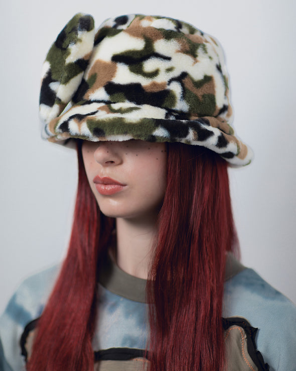EARTH HAT WITH BROACH+KEYCHAIN (WHITE CAMO)