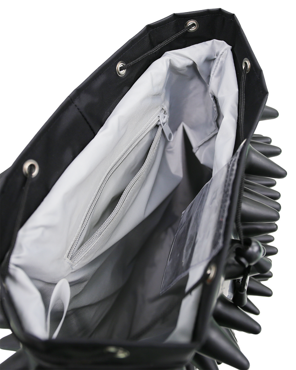 CLASSIC BLACK SPIKE RUCKSACK (BLACK)