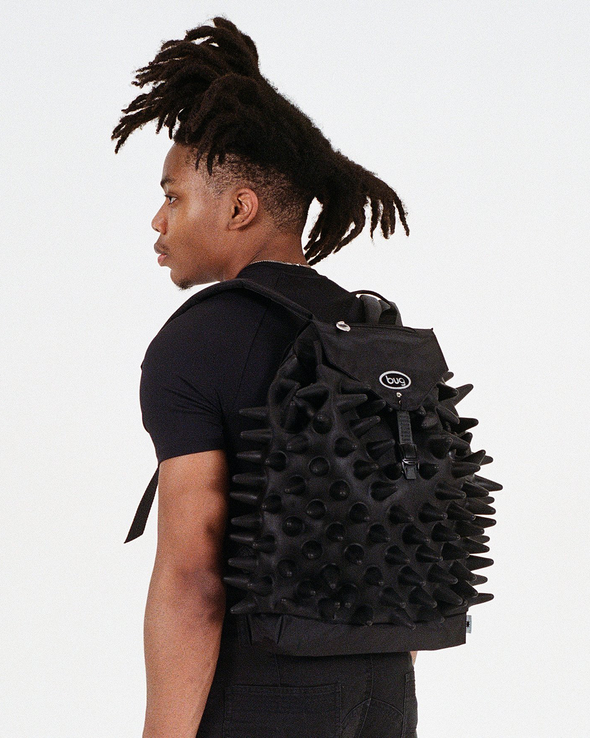 CLASSIC BLACK SPIKE RUCKSACK (BLACK)