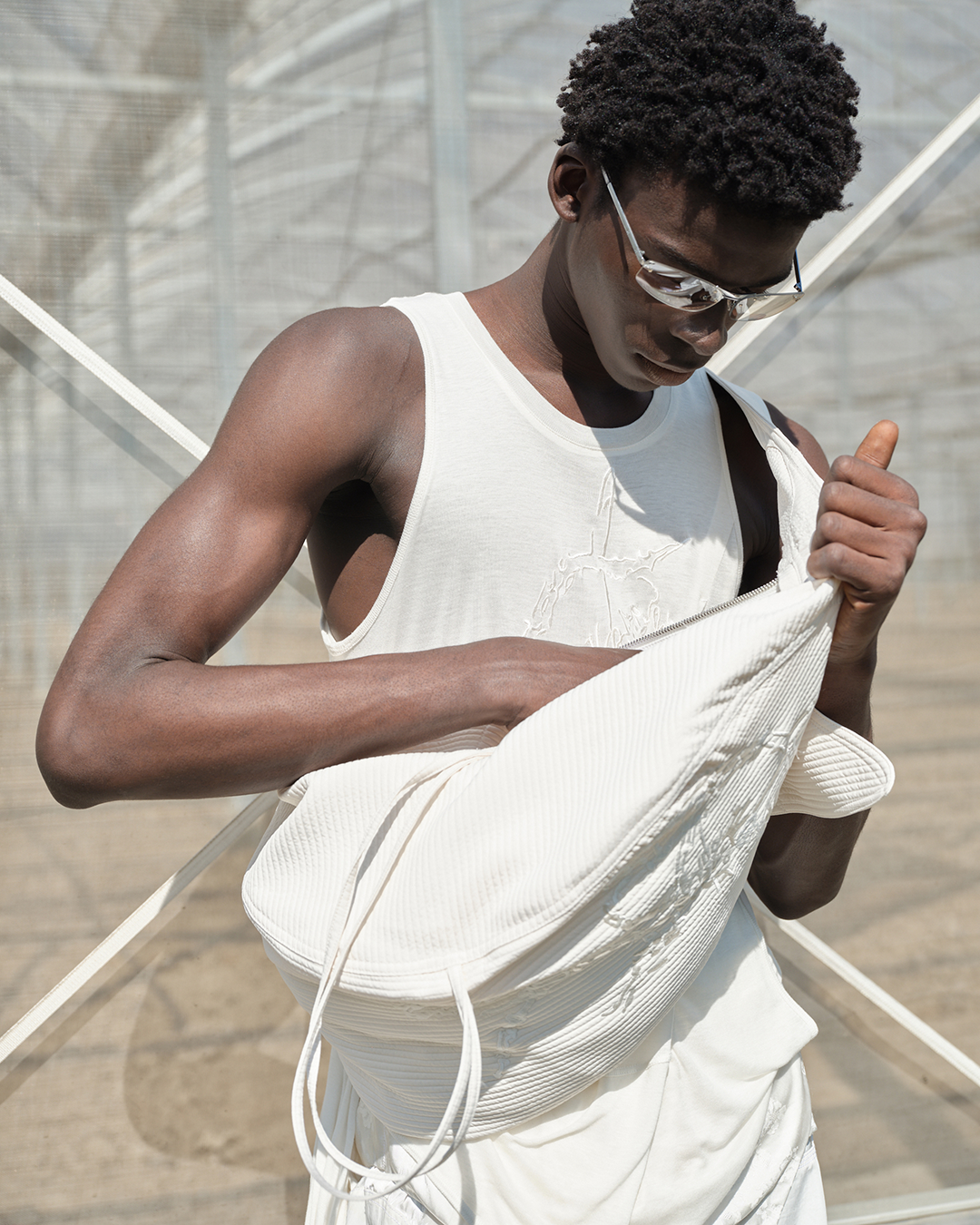 NUTEMPEROR / ナットエンペラー - EMBROIDERED SHOULDER BAG (WHITE NUTEMPEROR / ナットエンペラー - EMBROIDERED SHOULDER BAG (WHITE